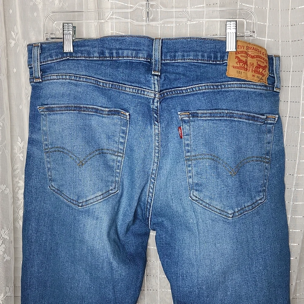Levi's Distressed Medium Wash Denim Jeans Men's Size W36xL34